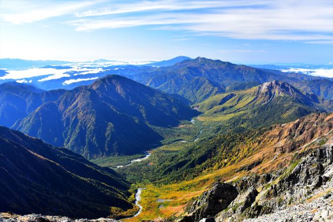 奥穂高岳山頂からの御嶽山遠望