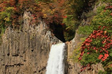 紅葉の苗名滝 フォトコミ