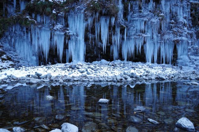 15三十追の氷柱.JPG