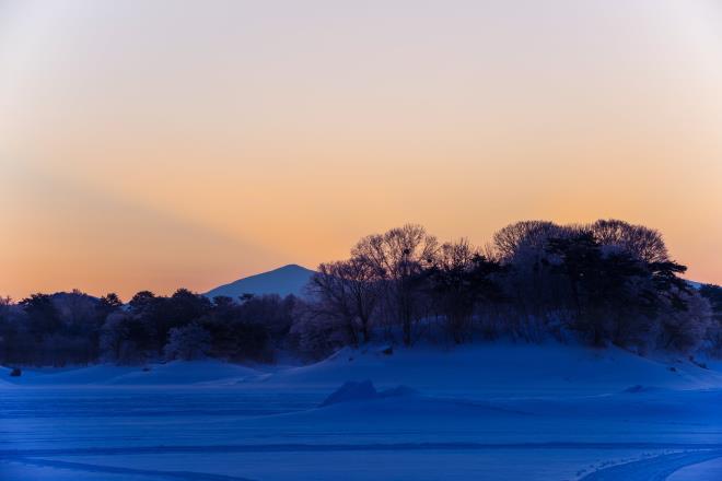 09檜原湖の夜明け.jpg