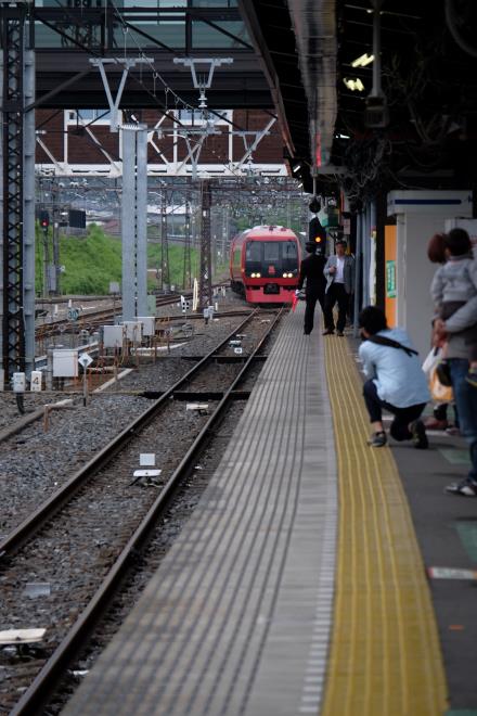 電車がホームに入って来ました