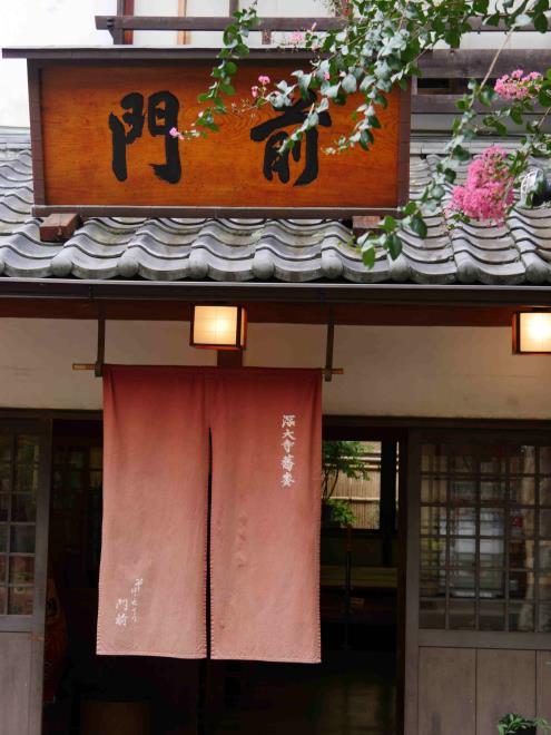 先ずは深大寺蕎麦を食べなくっちゃ