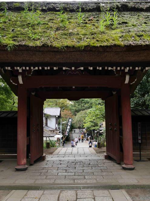 山門から門前を見ました