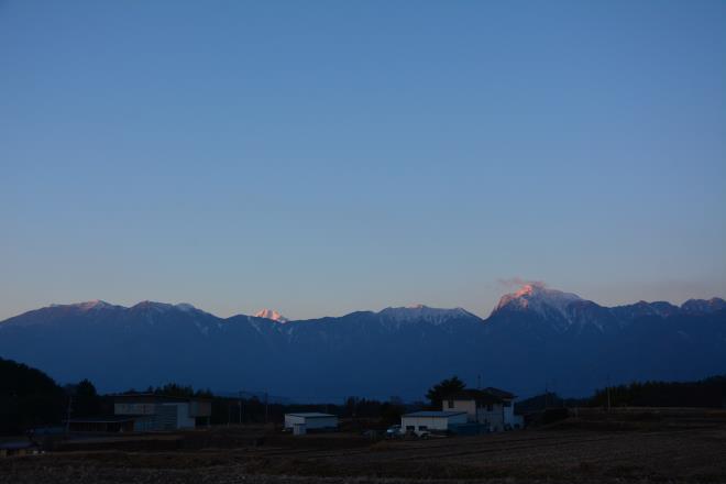 朝陽を浴びる南アルプス連峰