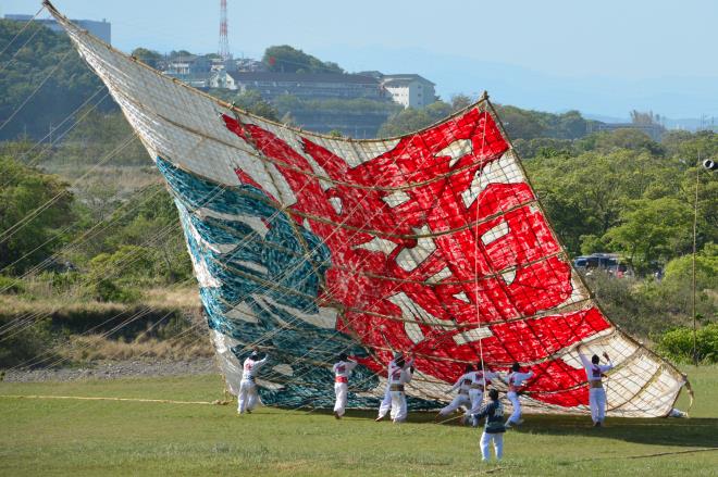 立上がって